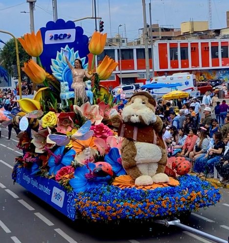 BCP — carro alegórico de Ornamenta