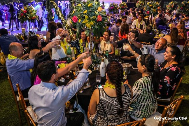 Fiesta de fin de año Golf y Country Club — evento producido por Ornamenta
